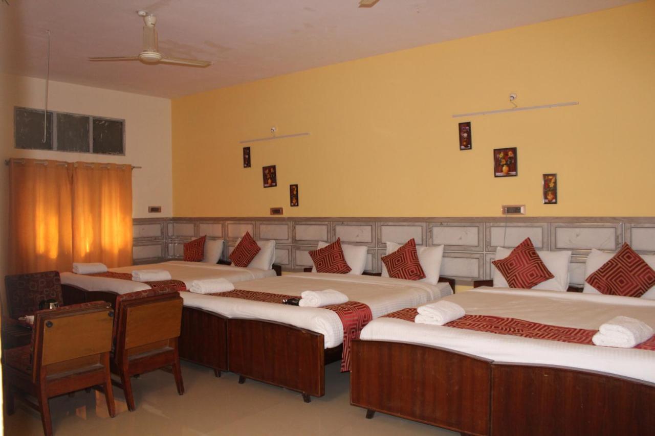 Kaveri Hotel Bed & Breakfast Mysore Exterior foto